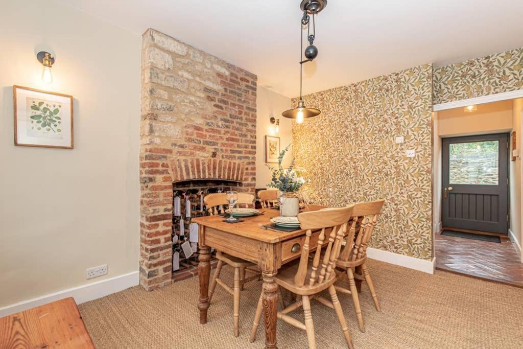 Oxfordshire Living - The Bowler Hat Cottage - Woodstock Exterior foto