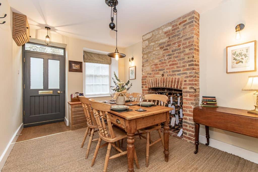 Oxfordshire Living - The Bowler Hat Cottage - Woodstock Exterior foto
